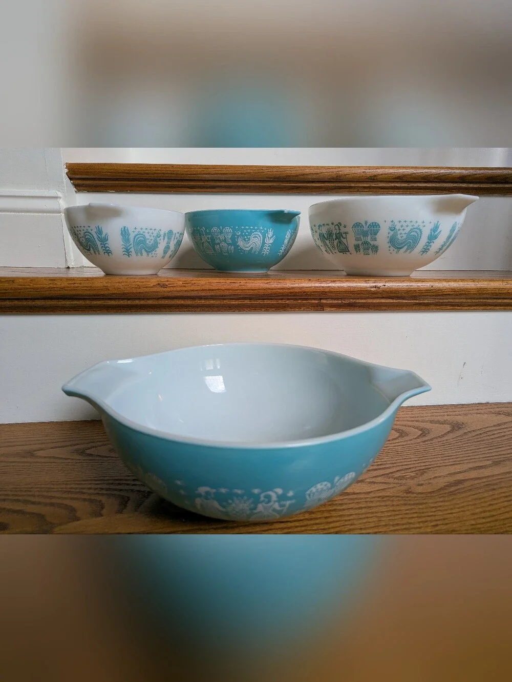 Vintage Pyrex Butterprint Amish Cinderella Mixing Bowl Set — Turquoise & White